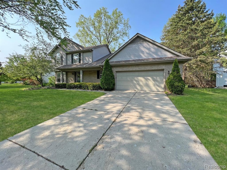 7562 Greenway Ln, West Bloomfield, MI 48324 - photo 1