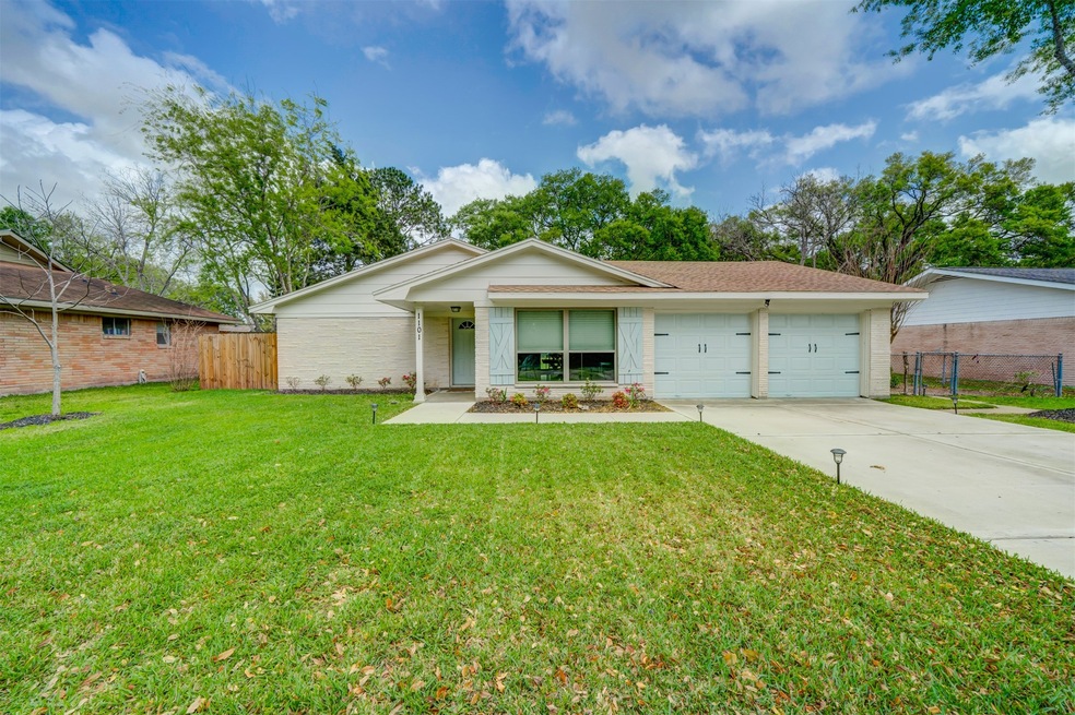 1101 Kost Rd, Alvin, TX 77511 - photo 1