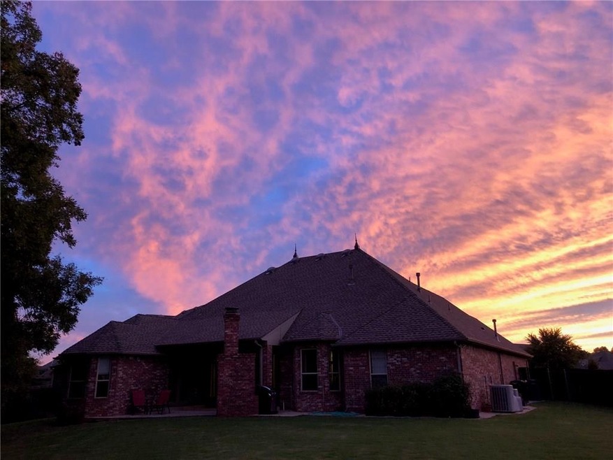 19832 Crest Ridge Dr, Edmond, OK 73012 - photo 1