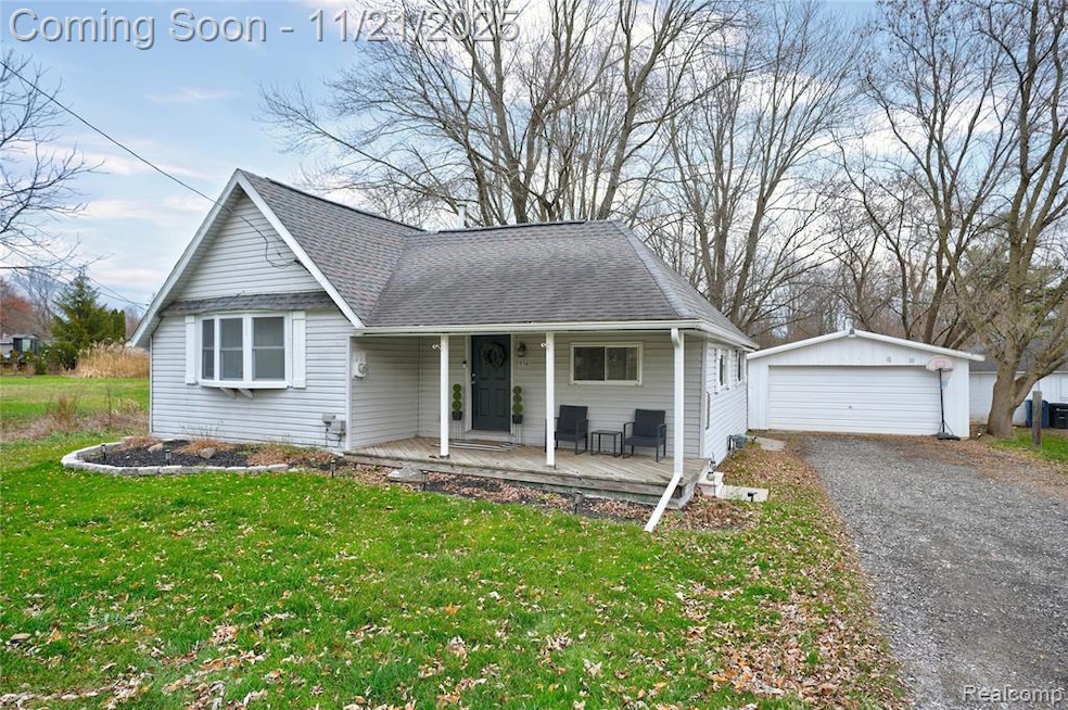 536 N Blacks Corners Rd, Imlay City, MI 48444 - photo 1