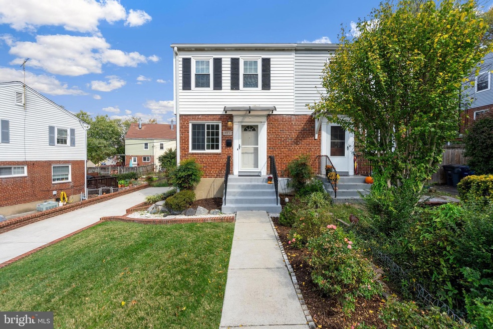 2236 Rollins Dr, Alexandria, VA 22307 - photo 1