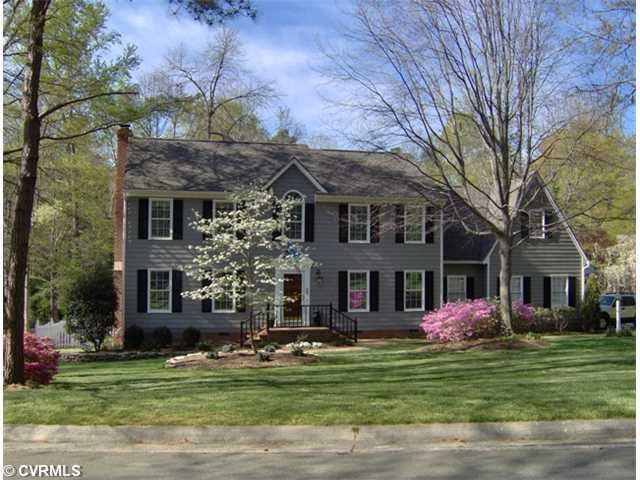 Exterior Front - beautifully maincured  corner lot