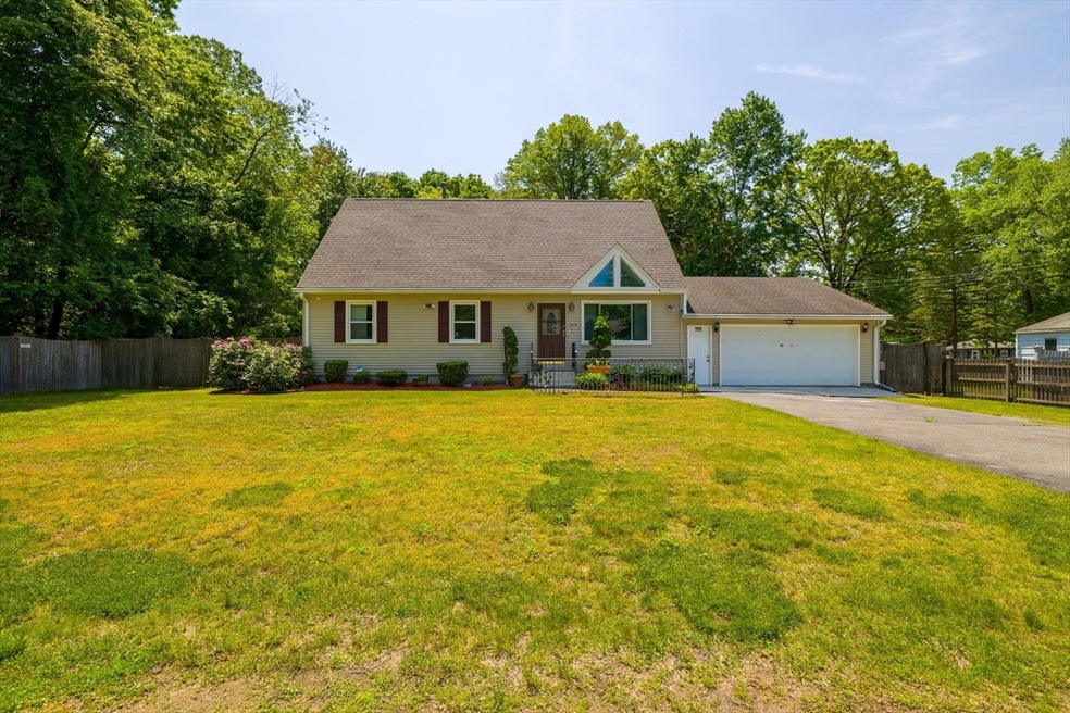 409 Holcomb Rd, Springfield, MA 01118 - photo 1