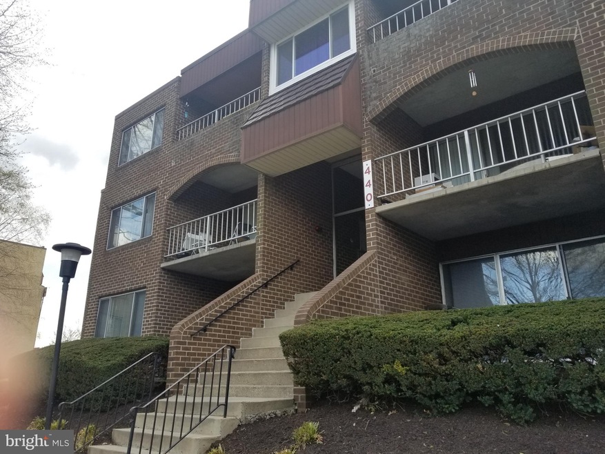 440 Girard St unit 303, Gaithersburg, MD 20877 - photo 1