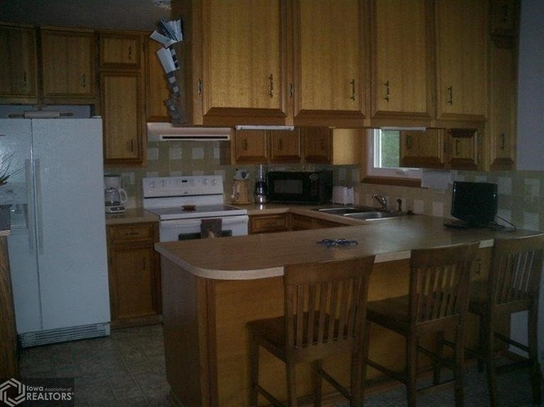 421 W Ayers St, Osceola, IA 50213 - photo 1