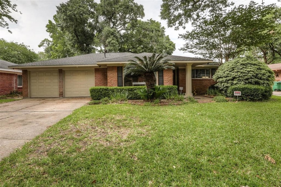 6222 Lindyann Ln, Houston, TX 77008 - photo 1