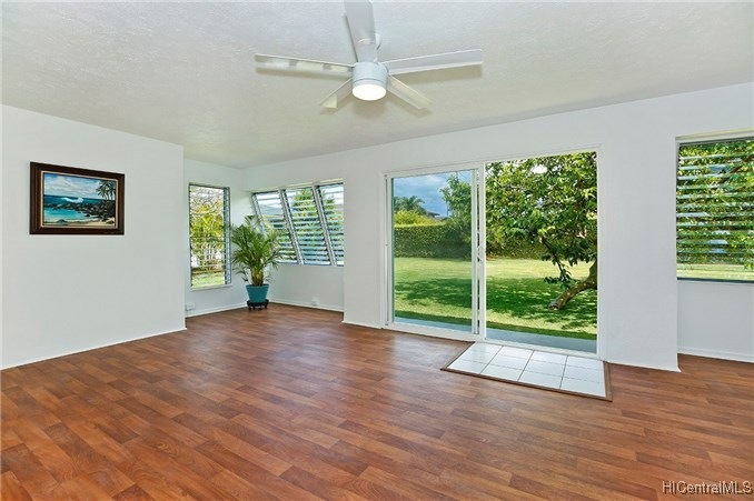 Open and airy family room lends and indoor/outdoor