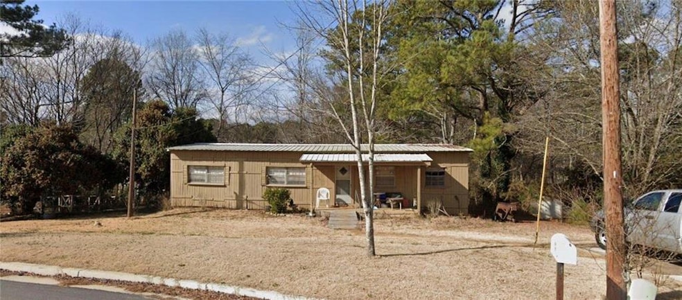 Manufactured / mobile home featuring a metal roof