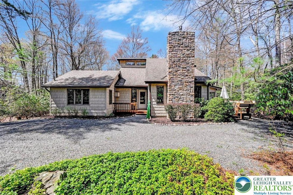 3BD/2.5BTH custom Contemporary with 2500+sf of fin