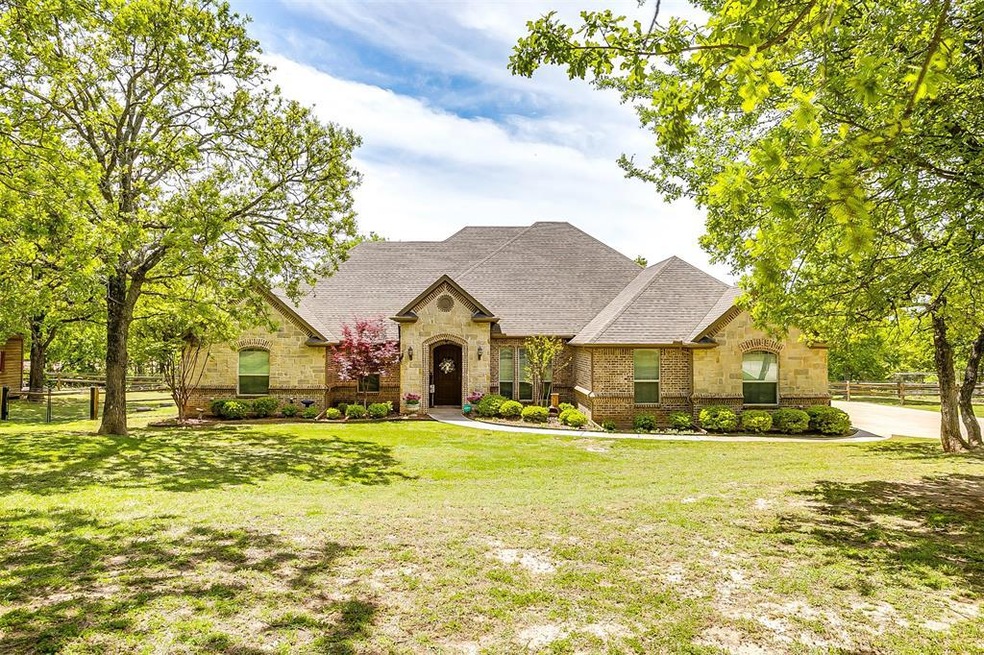 117 Overton Ridge Cir, Weatherford, TX 76088 - photo 1