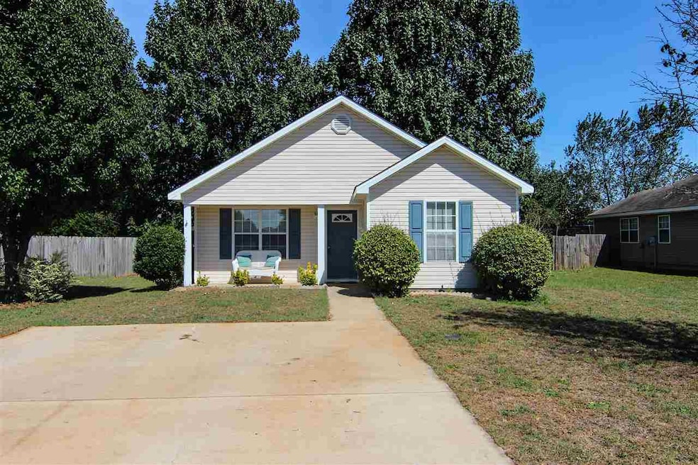 301 Haverhill Cir, Warner Robins, GA 31088 - photo 1