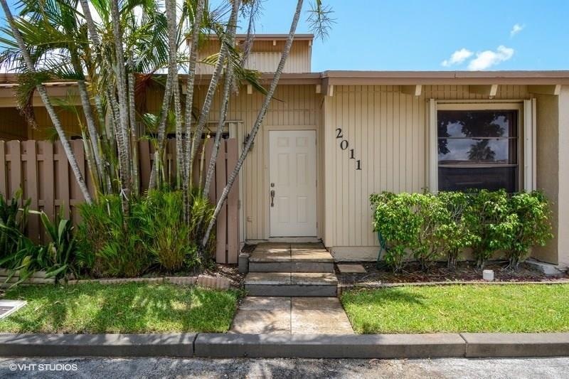 One story 2/2 located in the heart of Davie! Brand