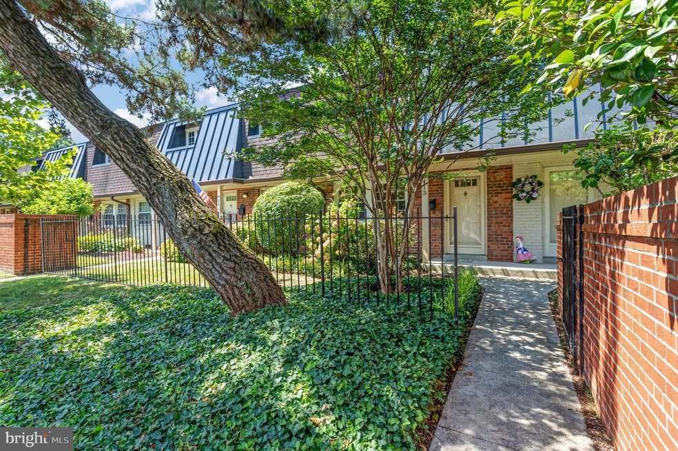 413 W Broad St unit 7, Falls Church, VA 22046 - photo 1