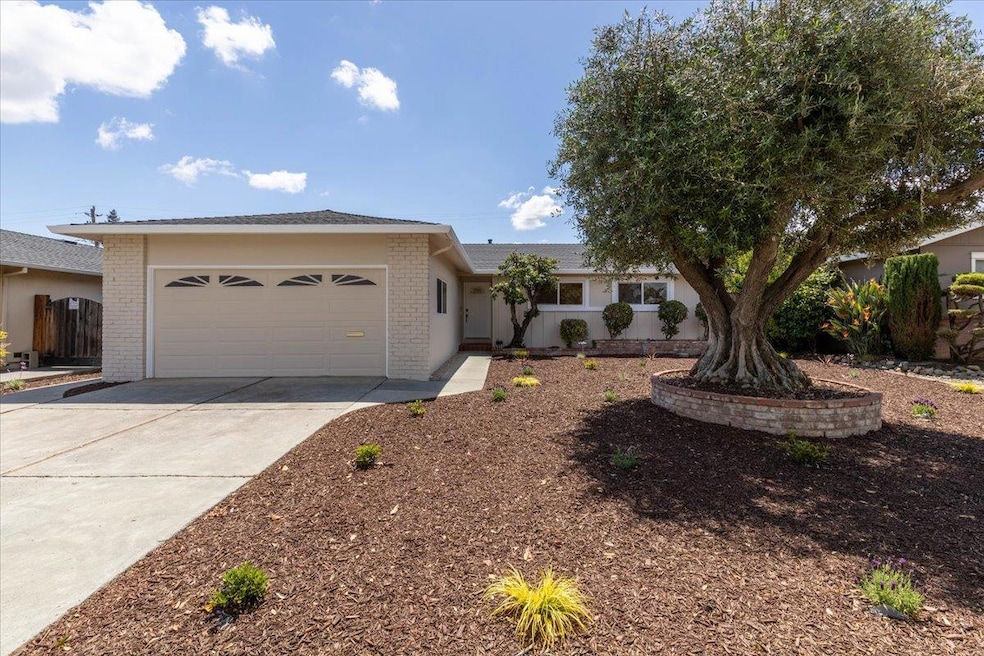 Sold $1,745,000 • Co-Listing Agent