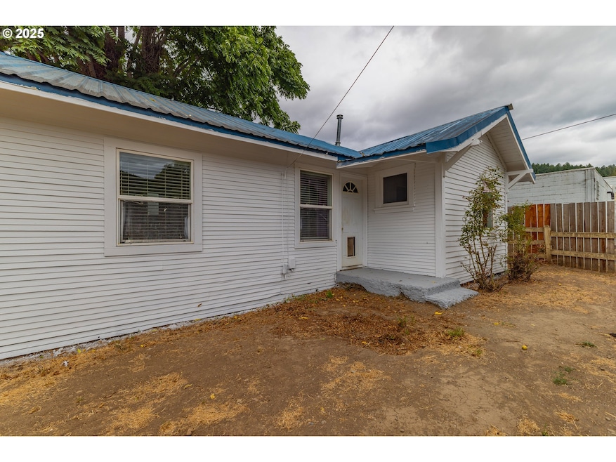 141 Poplar St, Powers, OR 97466 - photo 1