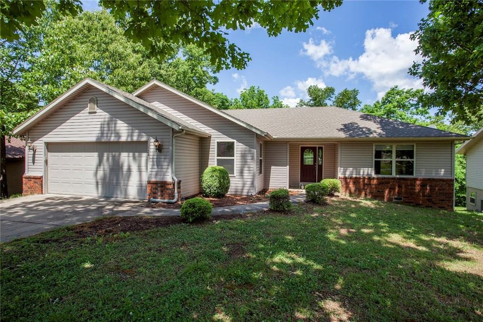 Nice, landscaped front yard!