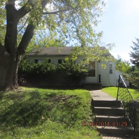 1665 W 37th St, Davenport, IA 52806 - photo 1
