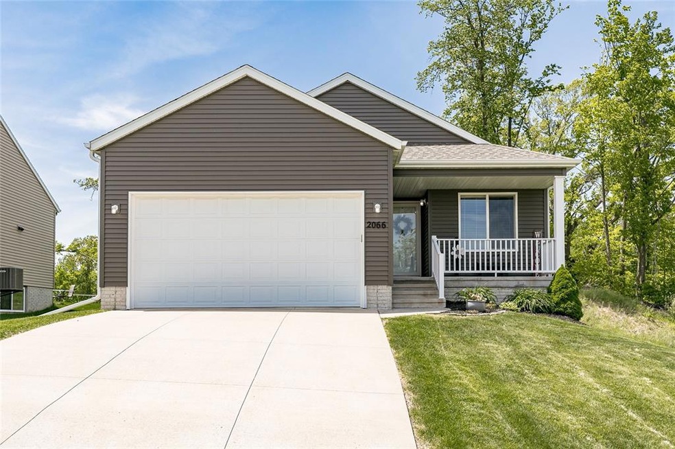 2066 Sugar Creek Dr NW, Cedar Rapids, IA 52405 - photo 1