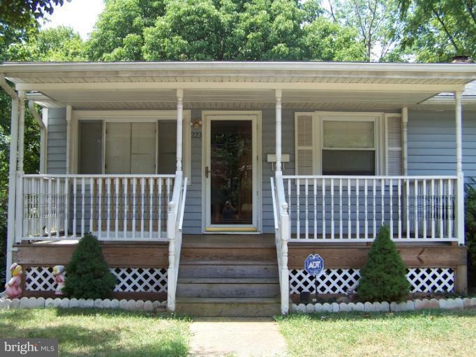 223 Cabbel Dr, Manassas Park, VA 20111 - photo 1