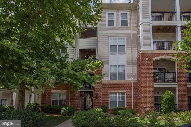 11319 Aristotle Dr unit 305, Fairfax, VA 22030 - photo 1
