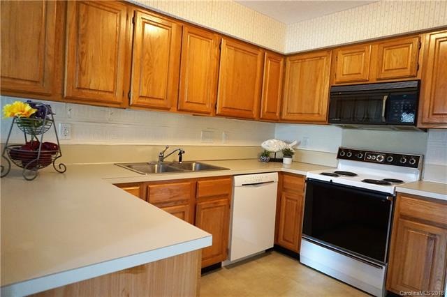 Lovely well maintained kitchen with a pantry
