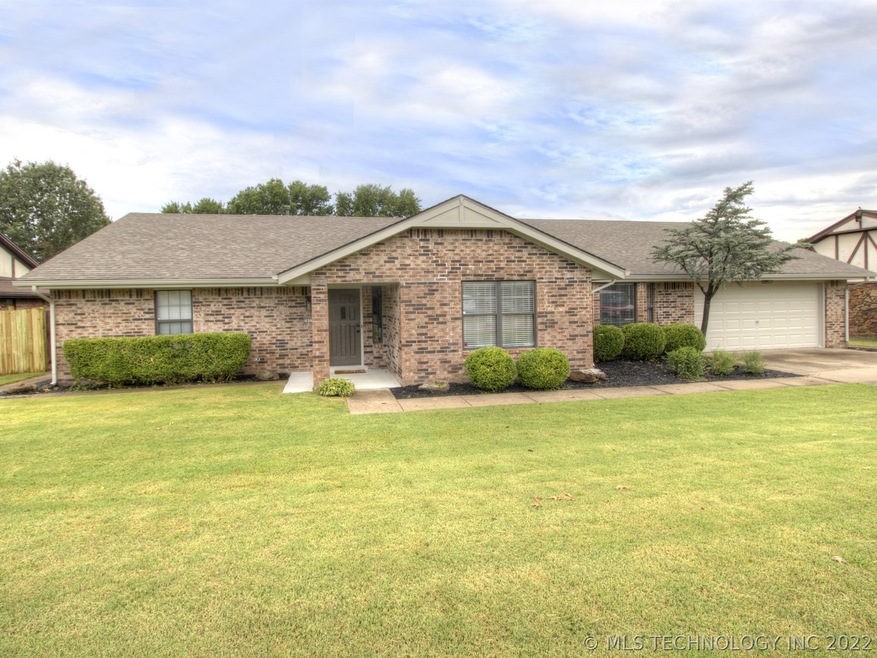 2633 Georgetown Dr, Bartlesville, OK 74006 - photo 1