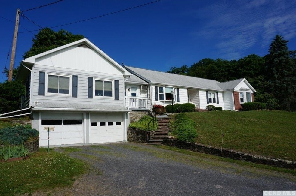 268 Middle Rd, Hudson, NY 12534 - photo 1