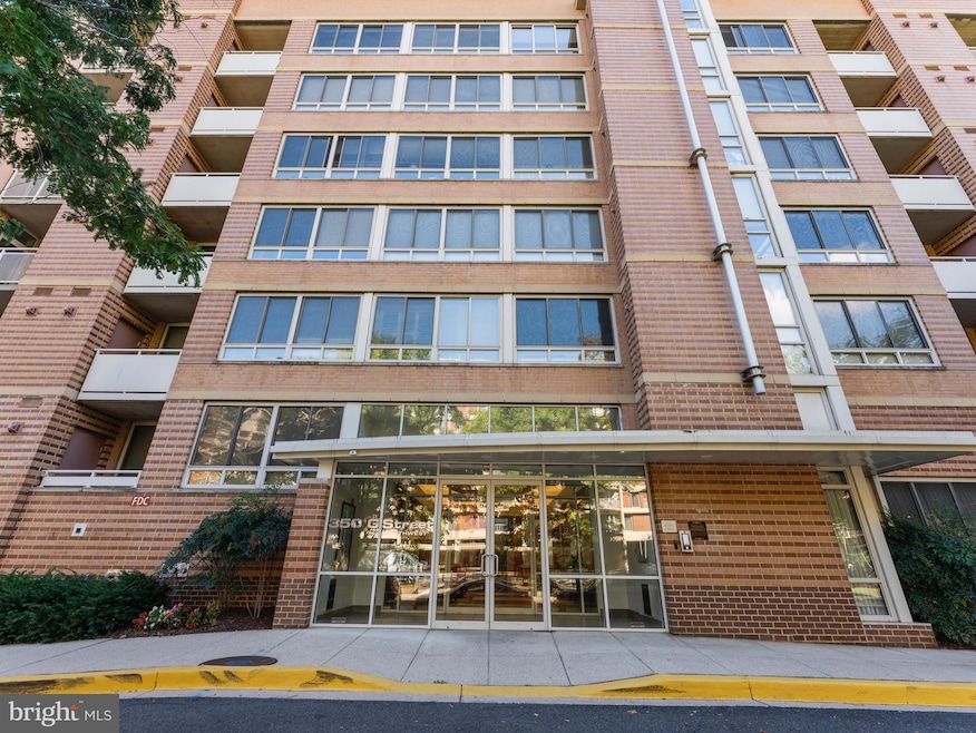 Potomac Place Condominiums unit N310, Washington, DC 20024 - photo 1