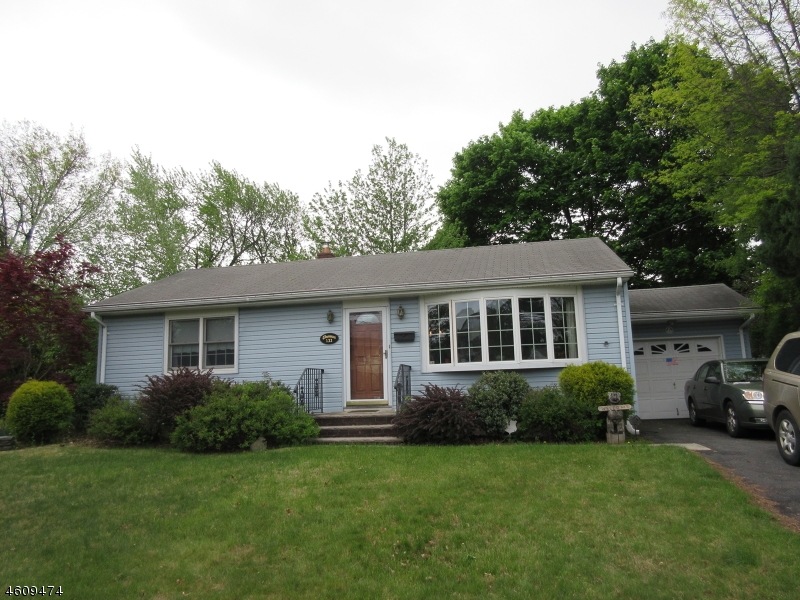 133 Robin Hood Rd, Clifton, NJ 07013 - photo 1