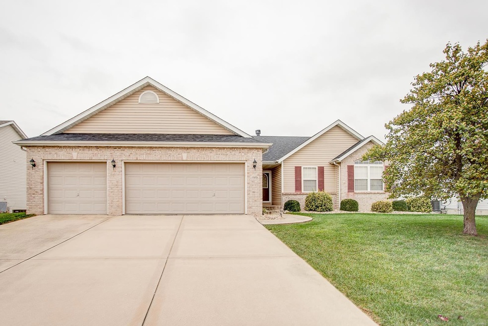 1919 Wellington Ln, Maryville, IL 62062 - photo 1