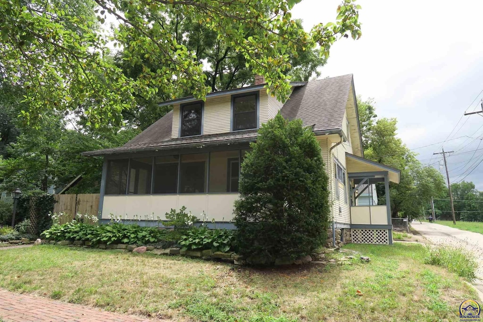 1711 W 1st Ave, Topeka, KS 66606 - photo 1