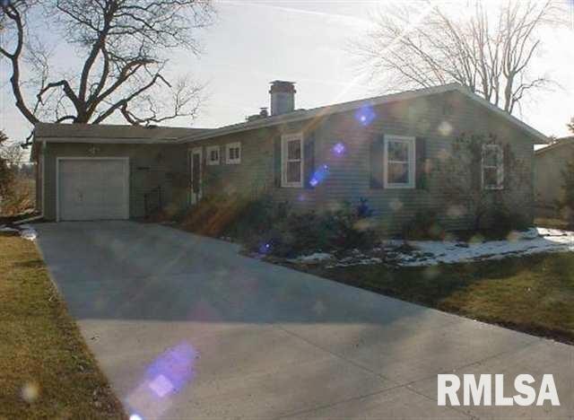 1817 W 36th St, Davenport, IA 52806 - photo 1