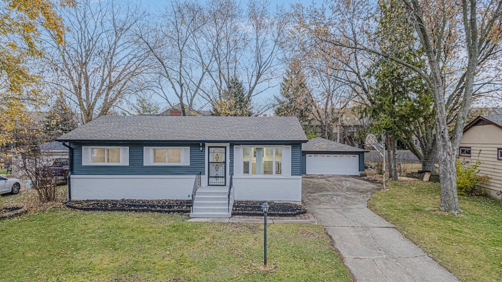 9N621 Flora Dr unit 1, Elgin, IL 60123 - photo 1