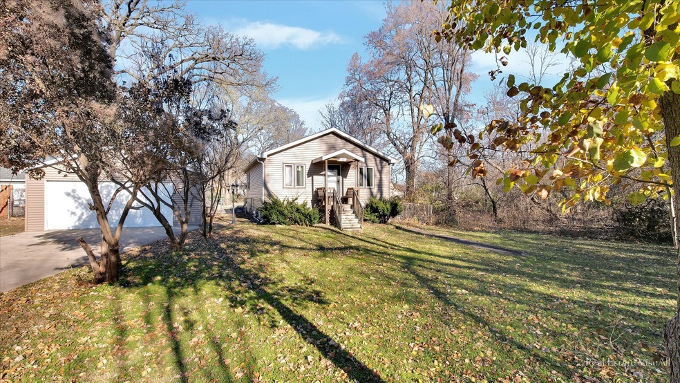 100 Filip St, Algonquin, IL 60102 - photo 1