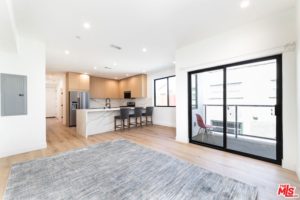 4615 St Charles Place unit 1/2, Los Angeles, CA 90019 - photo 1