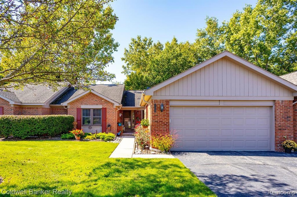 7253 Huntcliff Unit 157, West Bloomfield, MI 48322 MLS 20230084255