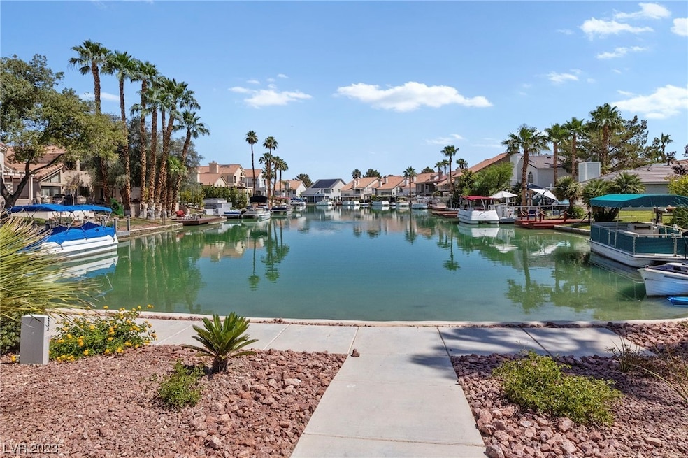 COMMUNITY LAKE