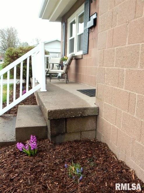 2020 N Sturdevant St, Davenport, IA 52804 - photo 1