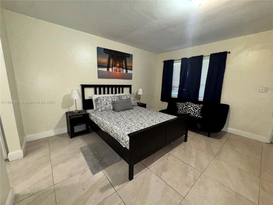 2305 Monroe St unit 4, Hollywood, FL 33020 - photo 1