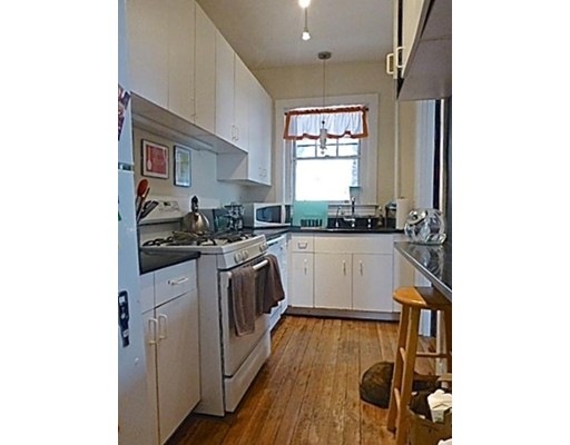 174 Winthrop Rd unit 4, Brookline, MA 02445 - photo 1