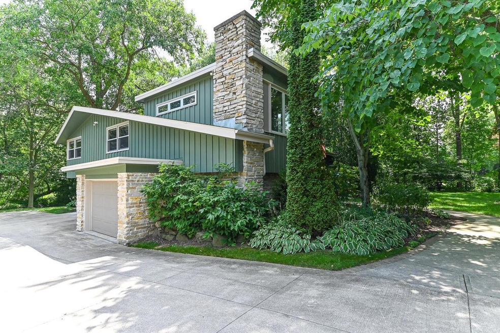 550 Poplar Creek Dr, Brookfield, WI 53045 MLS 1853720