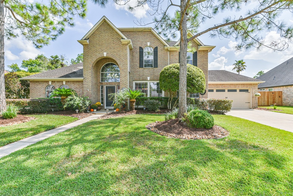 1413 Cambridge Dr, Friendswood, TX 77546 - photo 1