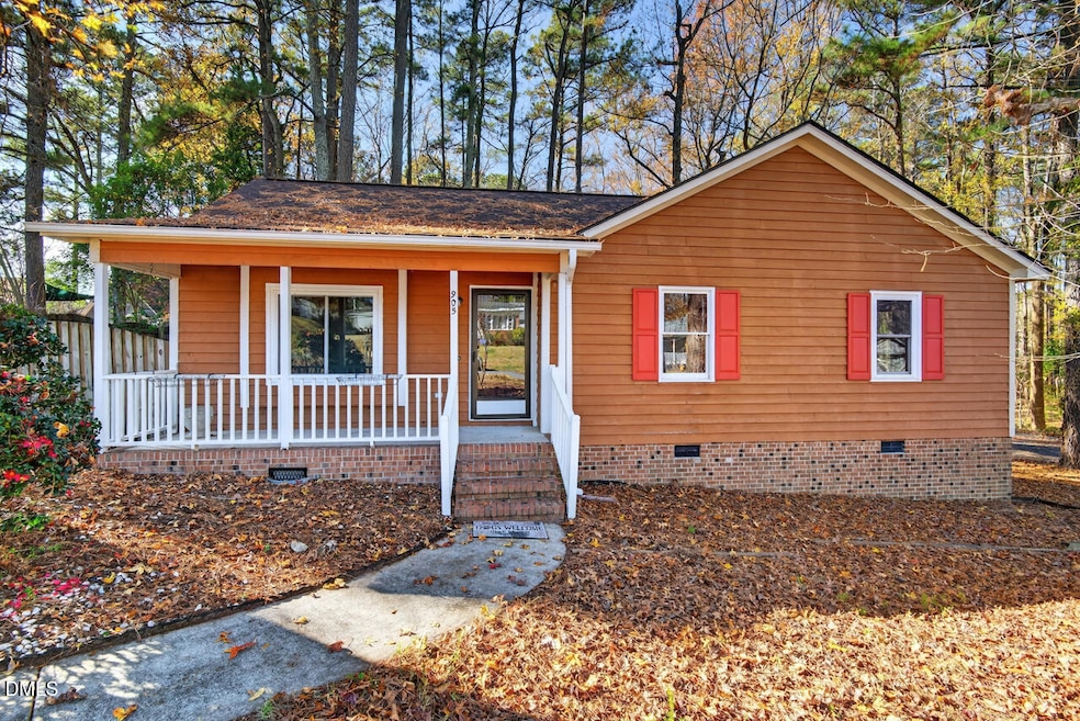 905 Pond St, Clayton, NC 27520 - photo 1