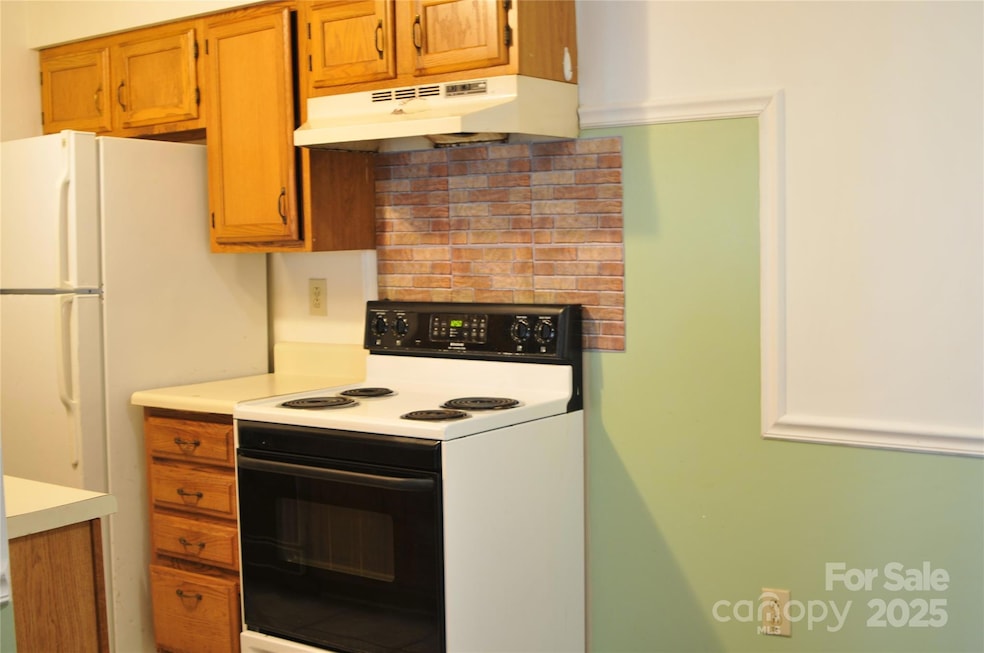 9601 Vinca Cir, Charlotte, NC 28213 - photo 1