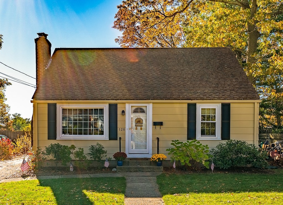 128 Everleth Ave, Warwick, RI 02888 - photo 1