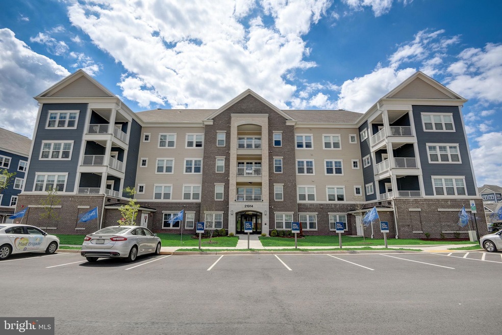 21914 Hawksbill High Cir unit 30403, Sterling, VA 20164 - photo 1