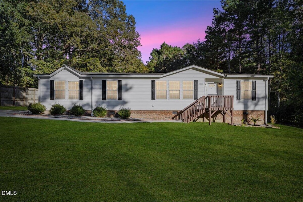 922 Hummingbird Rd, Four Oaks, NC 27524 - photo 1