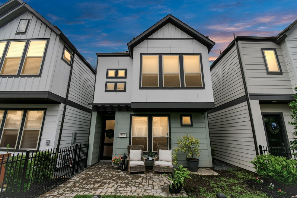 958 Lilly Flower Ln, Houston, TX 77091 - photo 1