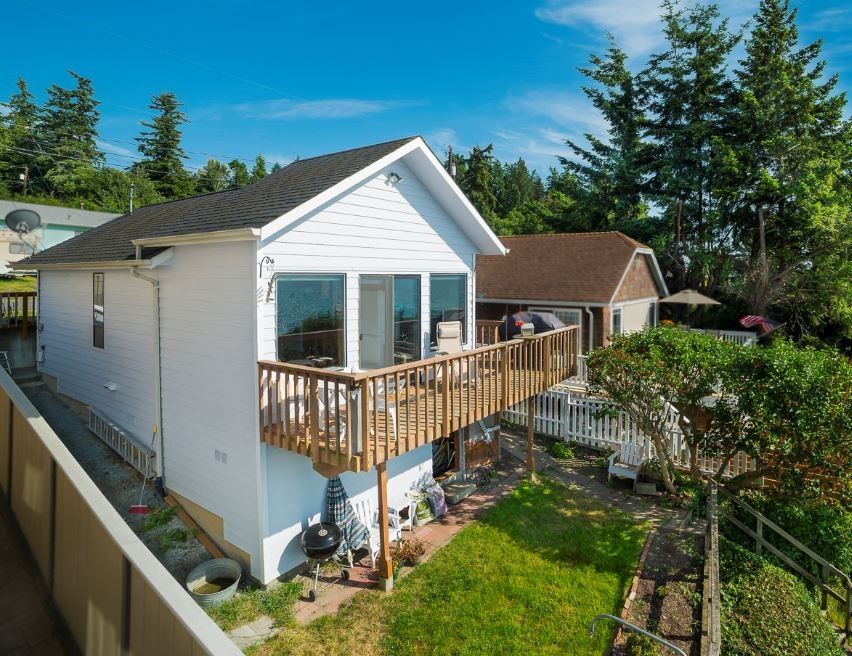 18612 Soundview Dr NW, Stanwood, WA 98292 - photo 1