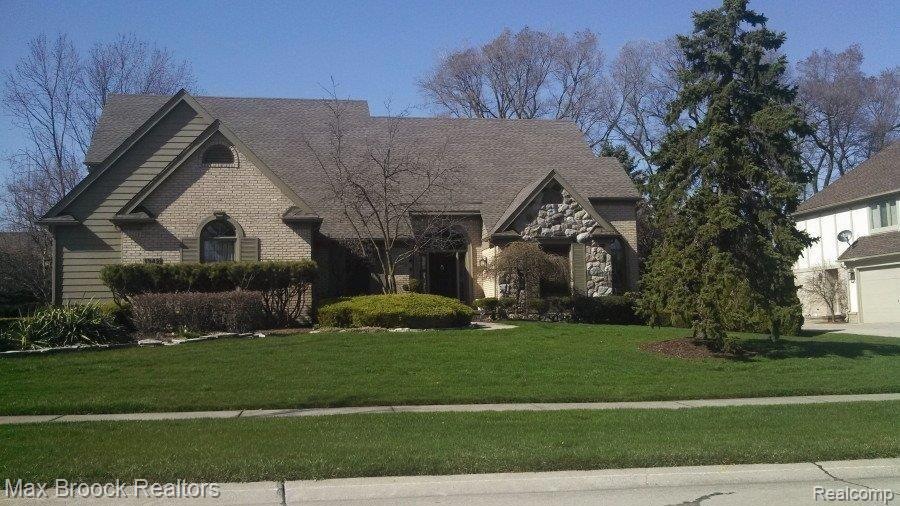 1942 Sutton Place Dr, Troy, MI 48098 - photo 1